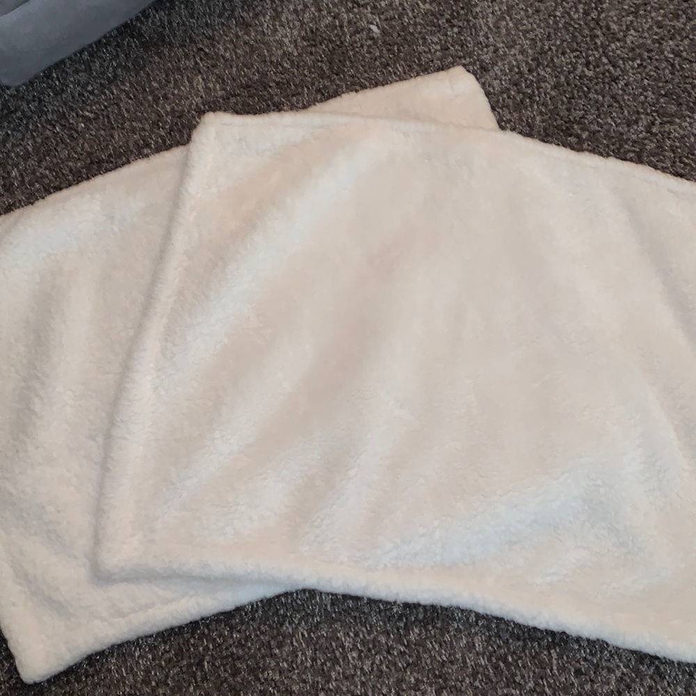 2 Ugg Sherpa Pillowcases